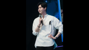 [SBS Star] Lee Jong-suk Asked a Film Director of 'V.I.P.' for an Opportunity