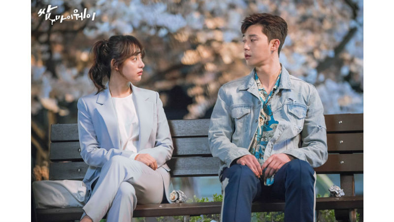 [SBS Star] Park Seo-joon denies rumor, 'I'm not dating Jiwon, but she's a great person.