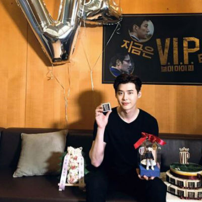 [SBS Star] Lee Jong-suk Might Not be Able to Hold His Annual Fan Meeting