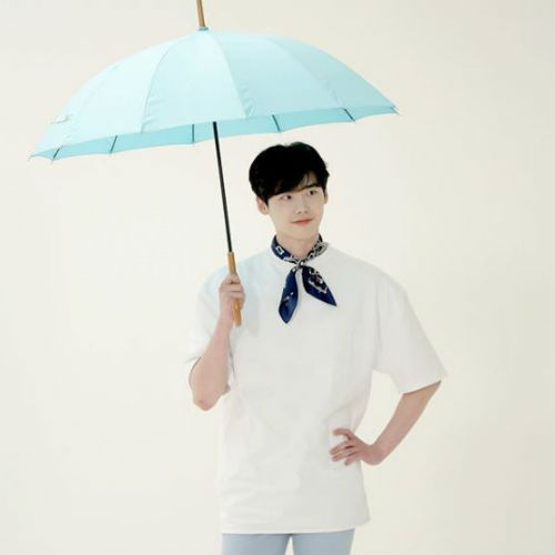 [SBS Star] Lee Jong-suk Might Not be Able to Hold His Annual Fan Meeting