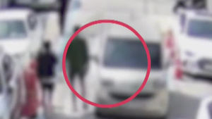 지나가는 차량에 '퍽'&hellip;들통난 '손목치기' 수법
