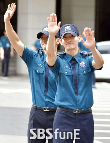 [SBS Star] TVXQ Changmin and Super Junior Siwon Discharged from Mandatory Military Service Today