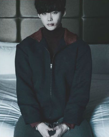 [SBS Star] Lee Jong-suk Direct Messages His Fan through SNS