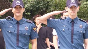 [SBS Star] VIDEO: The Day of TVXQ Changmin and Super Junior Siwon's Military Discharge