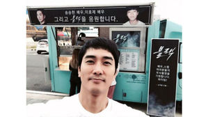 [SBS Star] Song Seung Heon Receives Snack Cart from So Ji-sub!