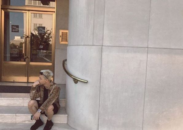 [SBS Star] TAEYANG Spotted Wearing Leopard-Printed Jacket in Manila!