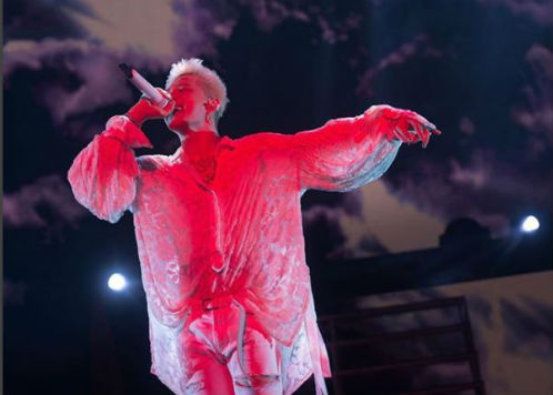 [SBS Star] TAEYANG Spotted Wearing Leopard-Printed Jacket in Manila!