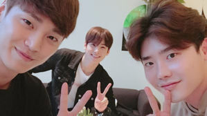[SBS Star] Lee Jong-suk Spotted with Cha Eunwoo, Lee Tae Hwan!