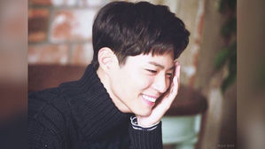 [SBS Star] Park Bo Gum Spotted Drinking Juice Together with a Girl Fan