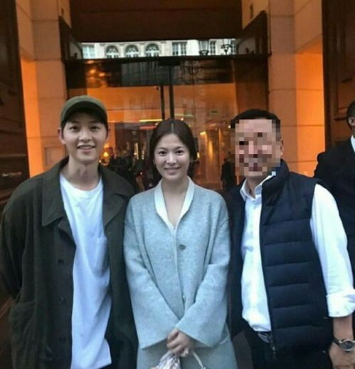 'D-34' Song Joong-ki and Song Hye-kyo Spotted in Paris