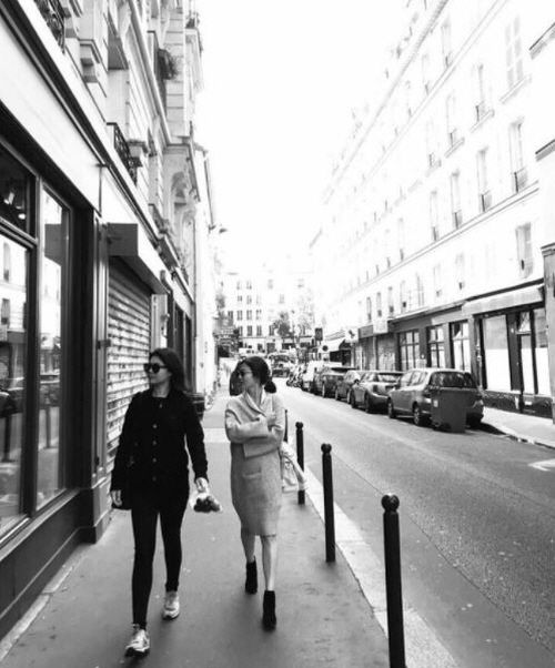 'D-34' Song Joong-ki and Song Hye-kyo Spotted in Paris