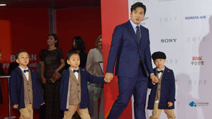 [SBS Star] The Song Triplets' Cuteness Overloaded at 2017 BIFF Red Carpet!