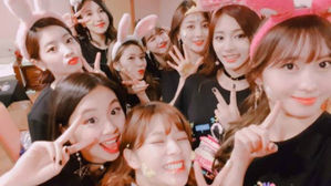 [SBS Star] '2nd Year Debut Anniversary' TWICE Confirms 'LIKEY' Comeback!