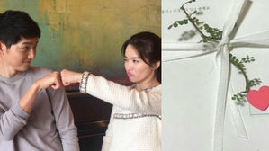[SBS Star] Song Joong-ki & Song Hye-kyo's Wedding Invitation Greetings Unveiled!