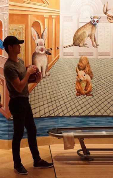 [SBS Star] The Night Before Military Enlistment, Kim Soo Hyun Spotted at the Bowling Alley