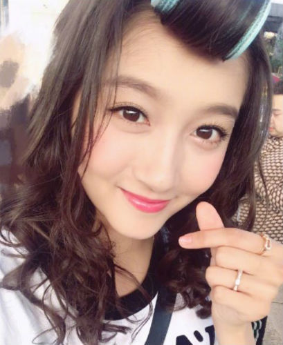 [SBS Star] A Chinese Fan Spotted LUHAN Video-calling His Girlfriend Guan Xiaotong