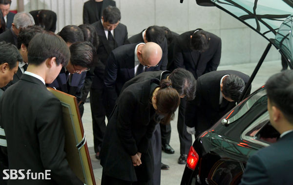 [SBS Star] 'Cried together