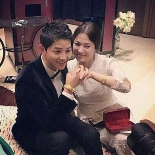 [SBS Star] Song-Song Couple Receives Gold Bracelets, But From Who?