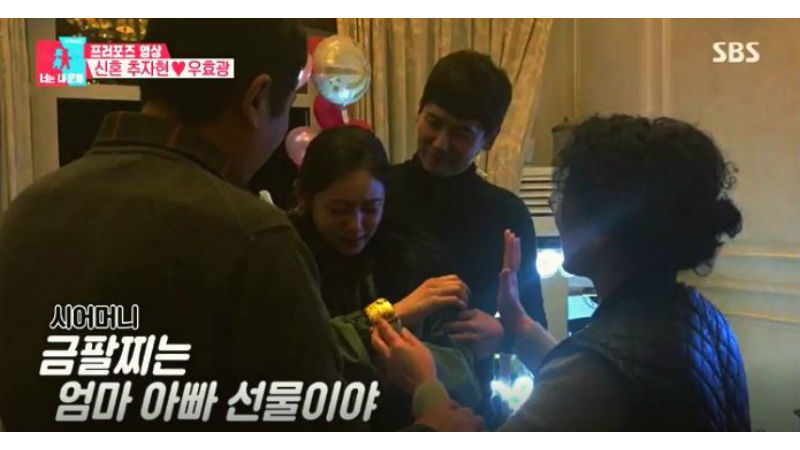 [SBS Star] Song-Song Couple Receives Gold Bracelets, But From Who?