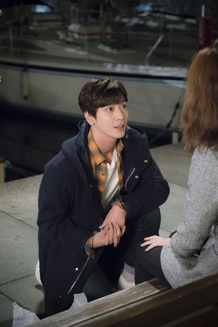 [SBS Star] Jung Yong Hwa Opens-up About Deep Kissing with Lee Yeon Hee