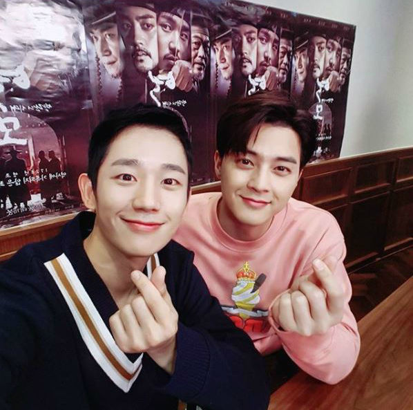 [SBS Star] Jung Hae In's Polite Personality Under Spotlight