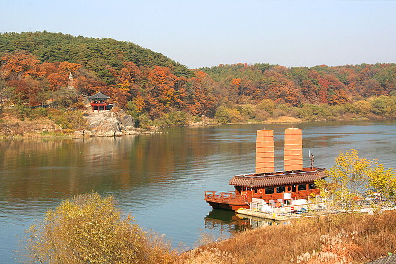 [라이프] 낙엽 속에서 길을 헤매다…여주 여강길 1코스 ①