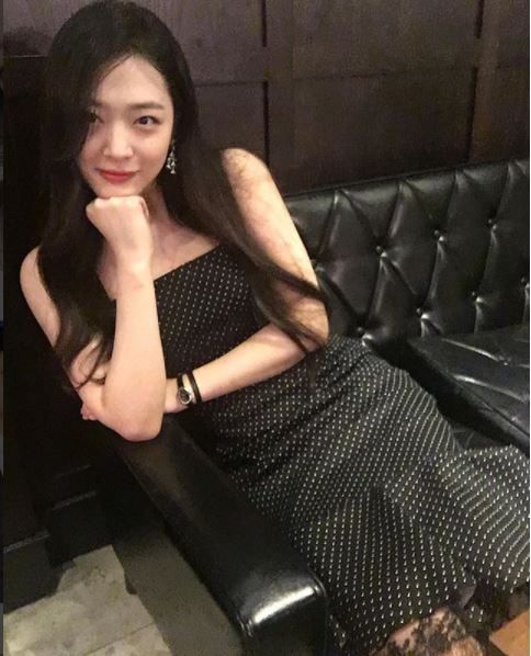 [SBS Star] Sulli Renews Contract with SM Entertainment!