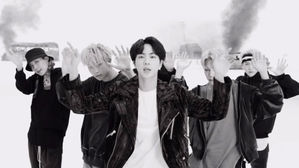 [SBS Star] BTS Sweeps Worldwide Music Charts & YouTube with 'MIC Drop' Remix