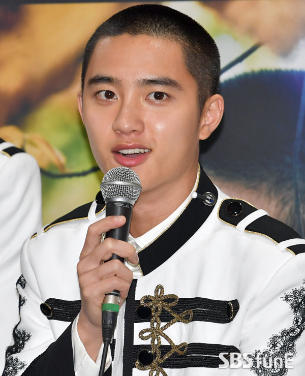 [SBS Star] EXO D.O. Wins the 'Best New Actor' Award at Blue Dragon Film Award