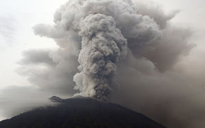 인도네시아 발리 섬 화산분화&hellip;공항 일시 폐쇄