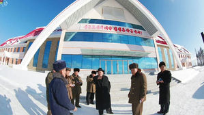 [지금 북한은] 백두산 산지에 '현대식 기차역' 건설한 이유