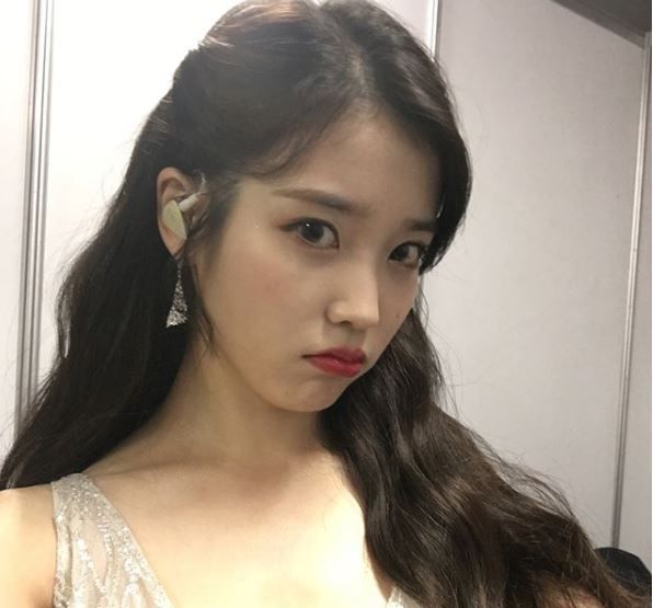 ？[SBS Star] VIDEO: IU Sings Live in the Waiting Room!