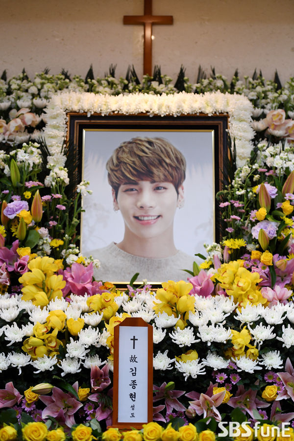 [SBS Star] SHINee Jonghyun's Heart-wrenching Final Message Unveiled