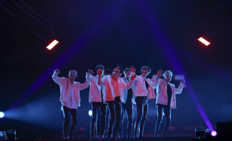 [SBS Star] BTS Jungkook's Good-looking Young Father Surprises Many!