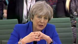 영국 메이, 나이지리아서 정상회담…국방·경제 협력 강화