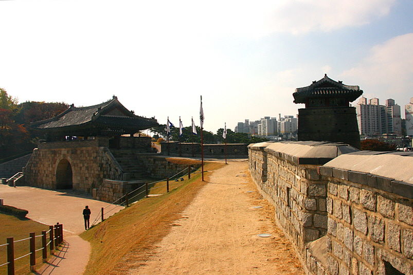 [라이프] 정조의 꿈, 조선의 꿈…수원화성 성곽길을 걷다 ②