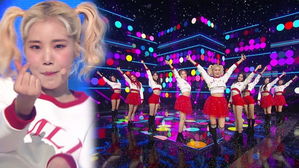 [SBS Star] VIDEO: MOMOLAND's 'BBoom BBoom' Mesmerizes the Audience!