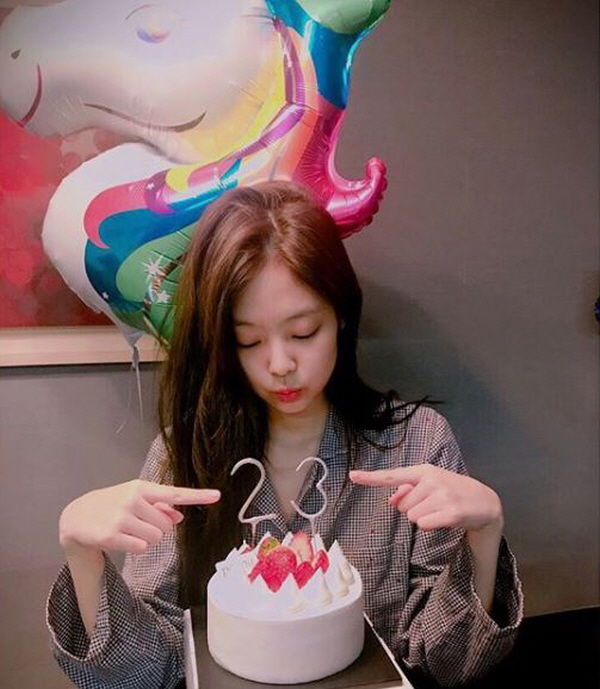 BLACKPINK JENNIE