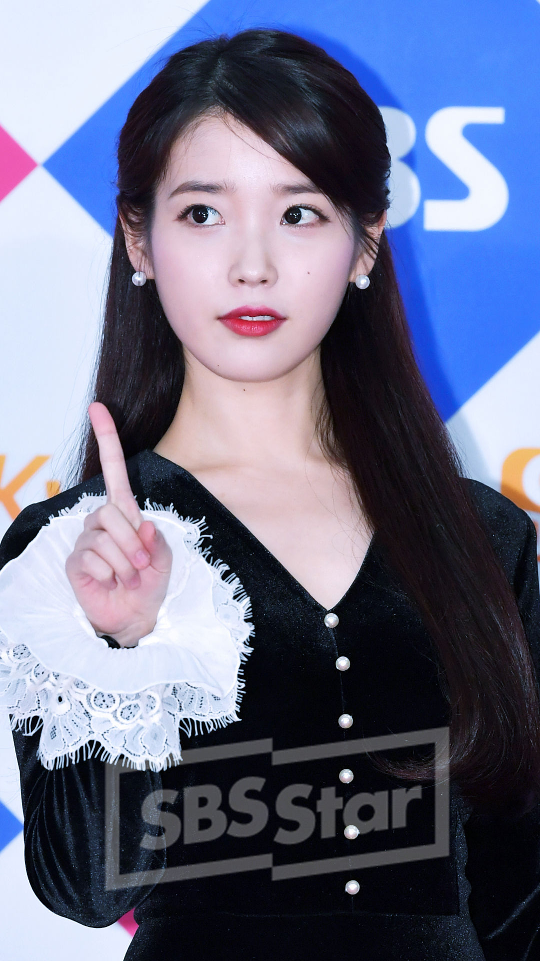 IU