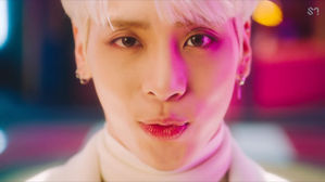 [SBS Star] VIDEO: SM Unveils Jonghyun's Last Music Video 'Shinin''