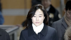 [영상] 조윤선 180일 만의 감옥행 '허망한 눈빛'…징역 2년 법정구속