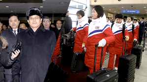 [영상] "여기가 남한입네까?" 북한 아이스하키 선수단 도착…평창 단일팀 '시동'