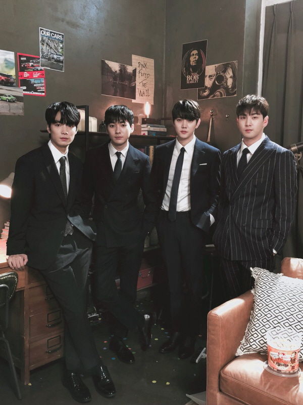 NU'EST W