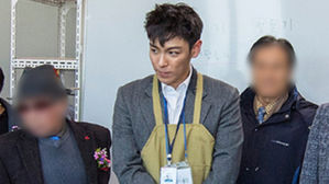 [SBS Star] BIGBANG's T.O.P Smiling at the Event of His Office!