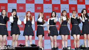 [SBS Star] VIDEO: Weki Meki's Mesmerizing Comeback Showcase with 'La La La'!