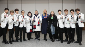 [SBS Star] EXO and CL Meet Ivanka Trump, South Korean President, and the First Lady