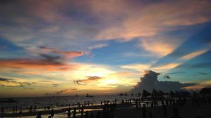 새 단장한 필리핀 보라카이섬, 손목밴드 차야 입장?