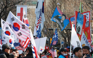깃봉으로 시민 폭행 '태극기 집회' 참가자 4명 입건