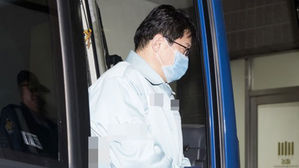 '사찰 입막음용 국정원 돈 수수' 김진모 징역 5년 구형