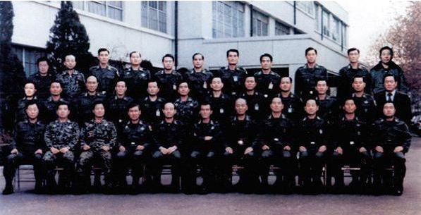 12.12 직후 쿠데타 주도세력인 하나회의 국군보안사령부 현관 앞 기념촬영